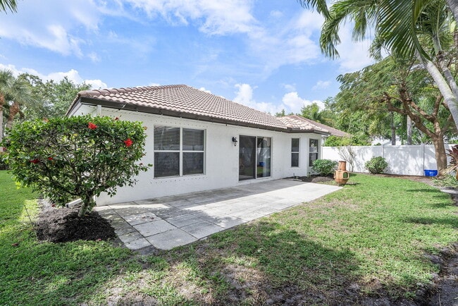 Building Photo - 981 Delray Lakes Dr