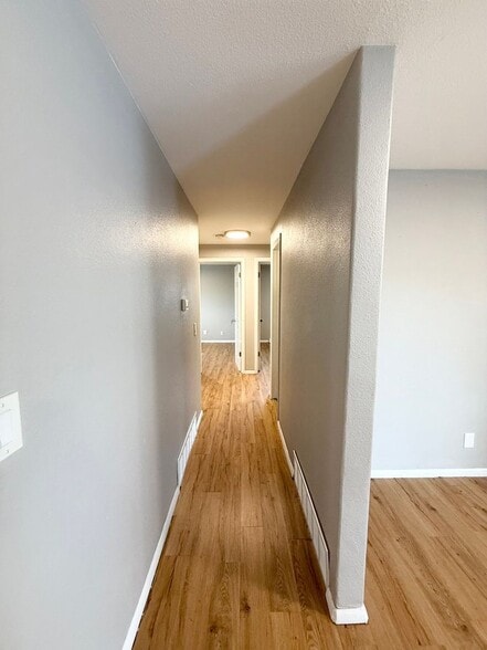 Building Photo - 1381 Xanadu St