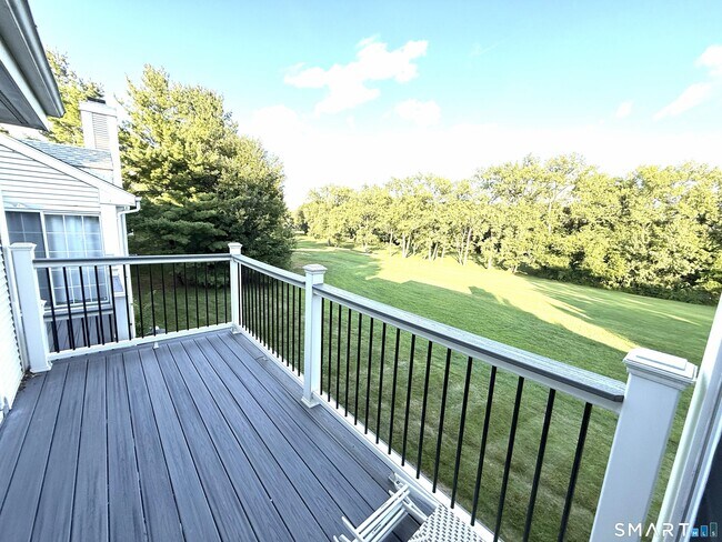Building Photo - 204 Country Club Ct