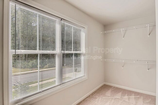 Building Photo - 244 Stonecreek Bnd