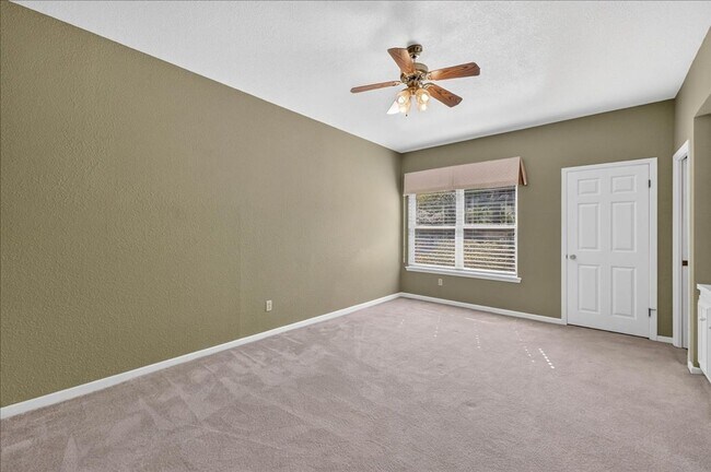 Building Photo - 5305 Greenbriar Dr