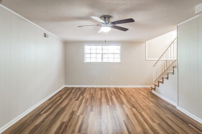 Building Photo - 1724 Sonia Dr