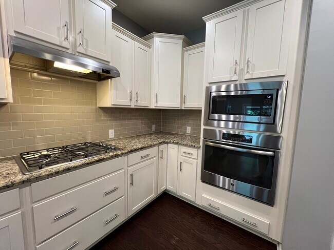 Building Photo - 2198 Laurens Dr