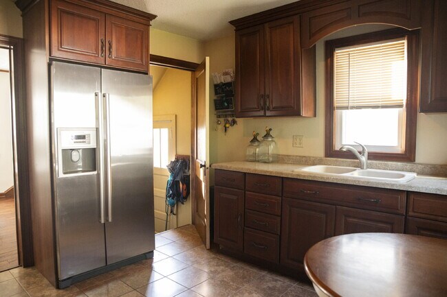 Building Photo - Beautifully Renovated 4-Bedroom Home with Fenced Backyard!