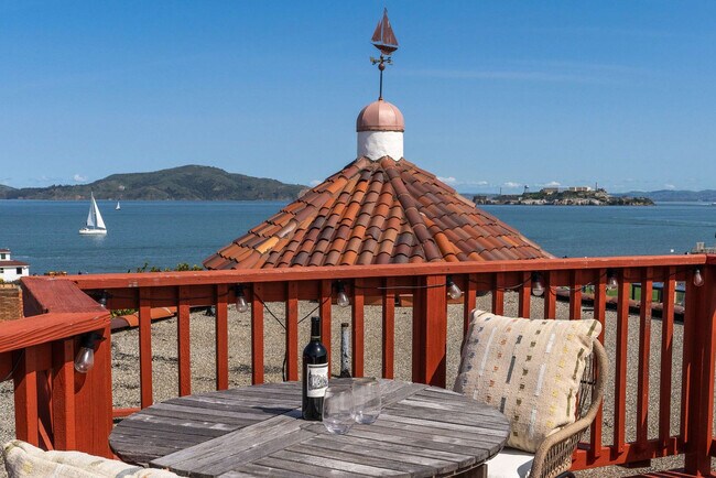 Building Photo - 3689 Fillmore St