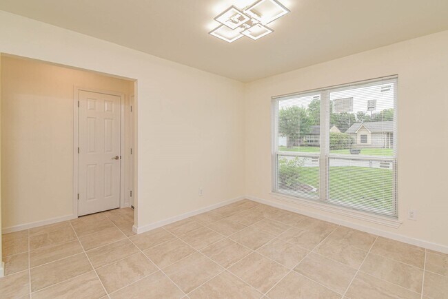 Building Photo - 5003 Denoron Dr
