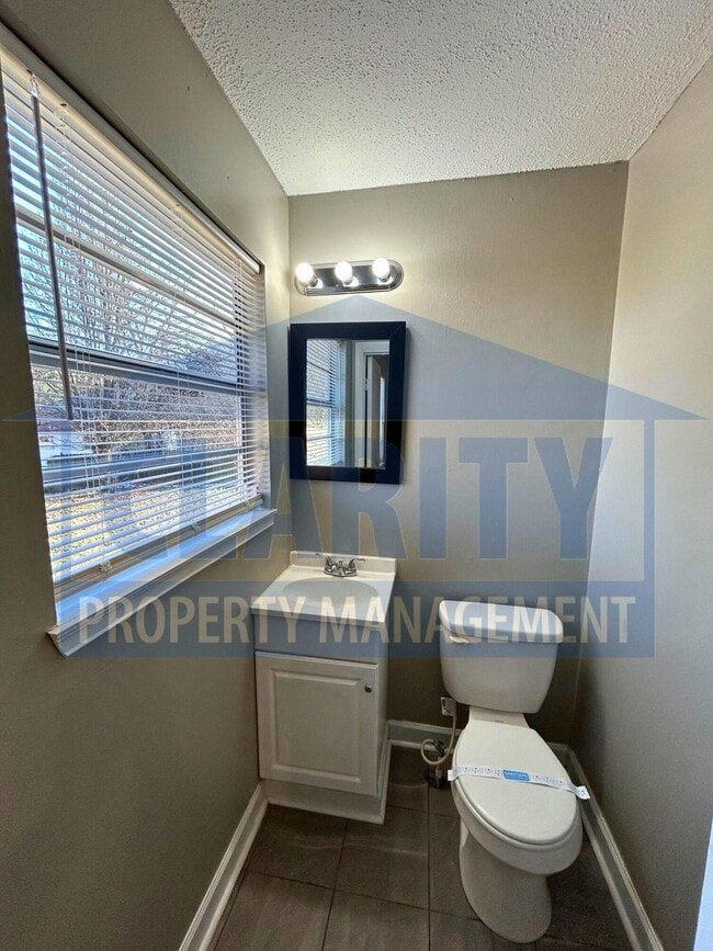 Building Photo - 3775 SE Forest Dr