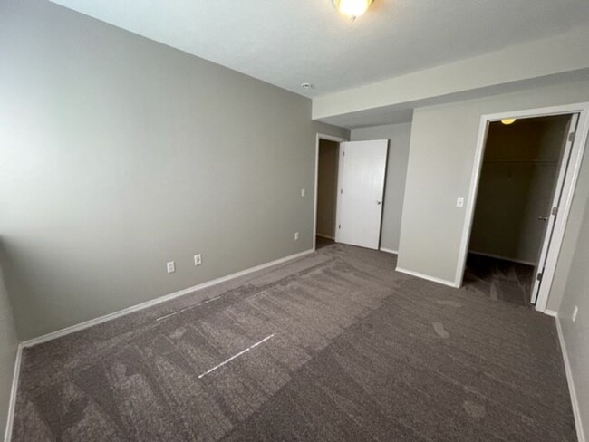 Building Photo - TOTALLY REMODELED - Ozark Walk out Basemen...