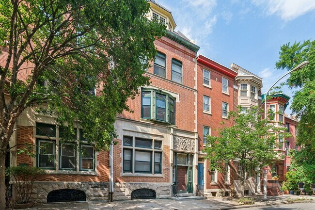 Building Photo - 1721 Pine St