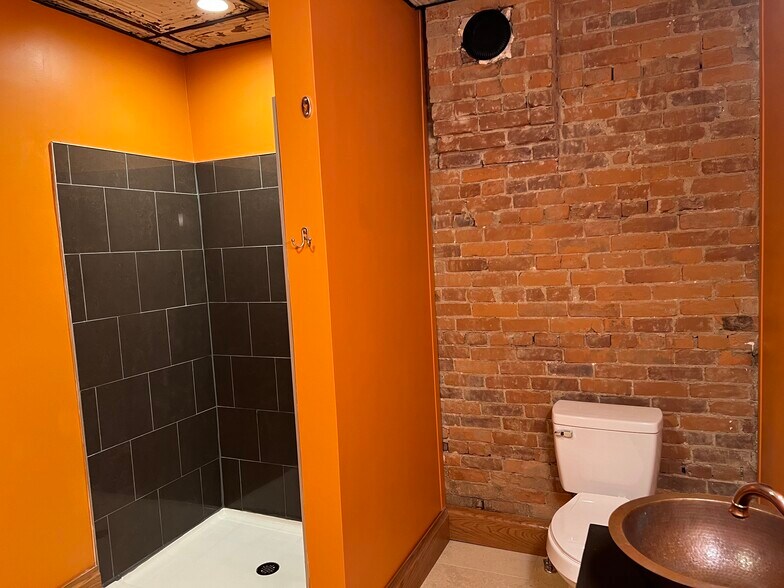 Building Photo - 1609 Winchester Ave