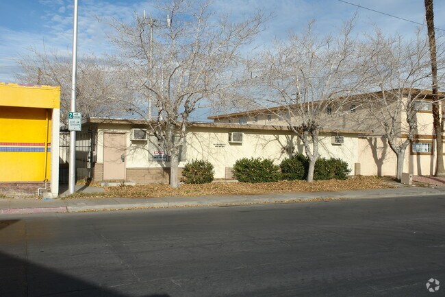 Primary Photo - 2412 Tam Dr