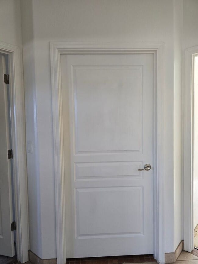 Building Photo - Spacious East Side Oasis – 4 Bed, 2 Bath Home with Premium Upgrades!