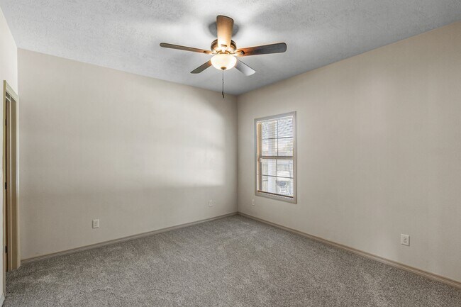 Building Photo - 403 Holleman Dr