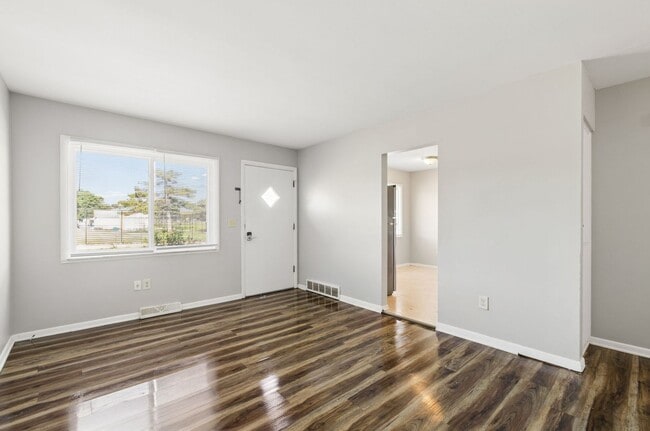 Building Photo - 4996-4998 Northtowne Blvd
