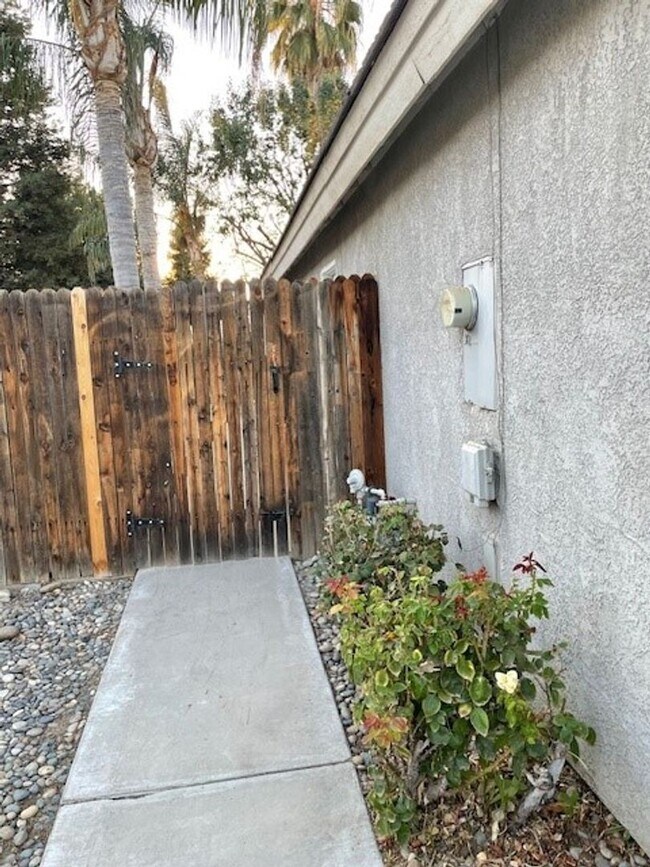 Building Photo - 3025 Starside Dr