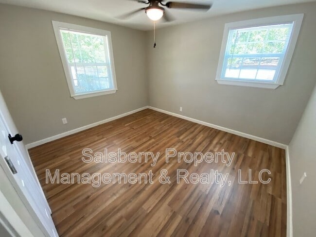 Building Photo - 1100 SE 9th St