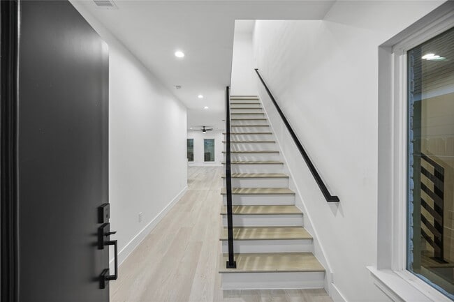 Building Photo - 8218 Lawler St