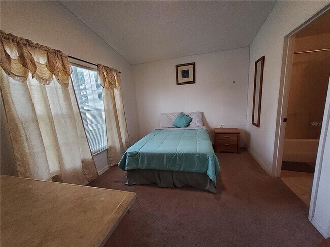 Building Photo - 944 Lockbreeze Dr