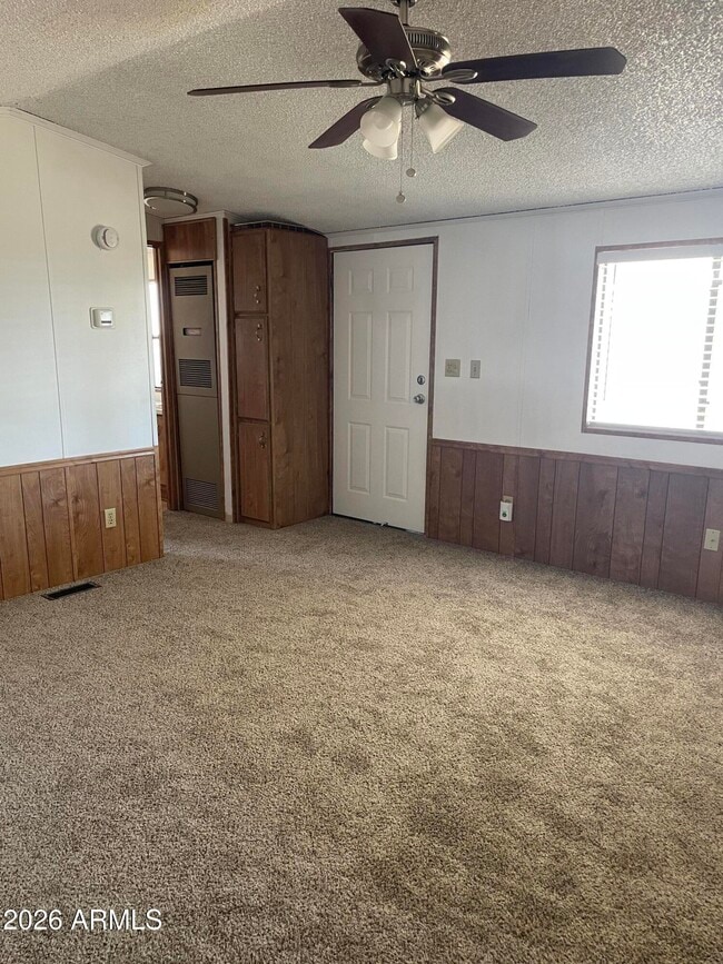 Building Photo - 415 E Villa Theresa Dr