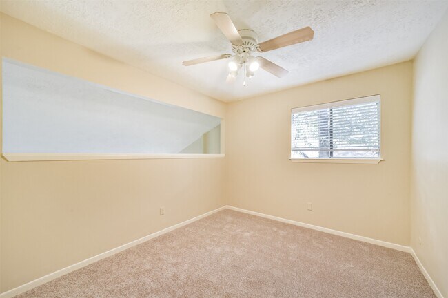 Building Photo - 3 Hedgebell Ct