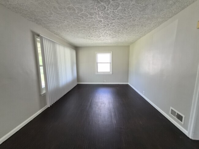 Building Photo - 3707 N Riley Ave
