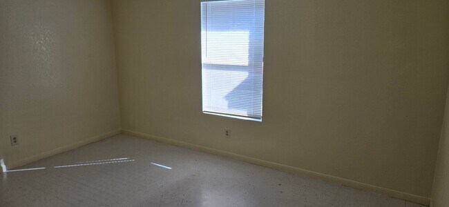 Building Photo - 1401 Janis Dr