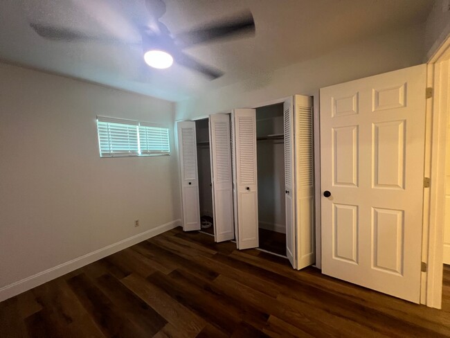 Building Photo - NEWLY 2/1.5 UPDATED Clearwater townhome/condo