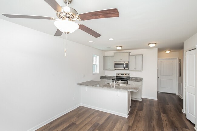 Building Photo - 317 Noble Ln