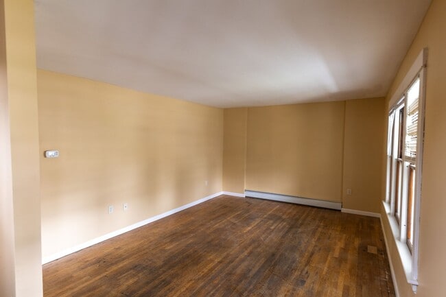 Building Photo - 4 Bedroom Single Family Cape