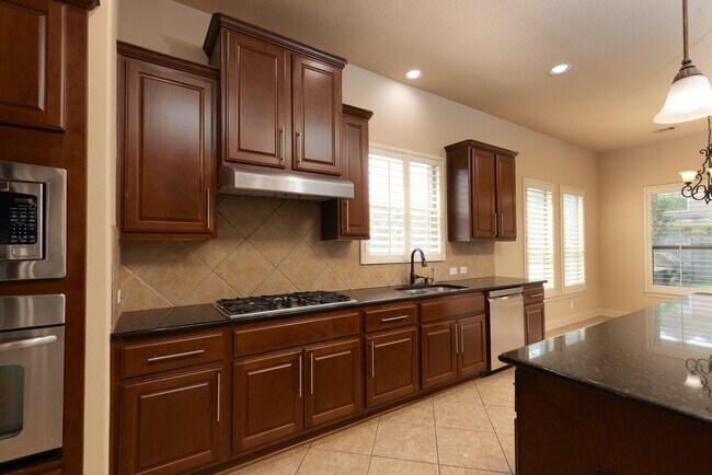 Building Photo - 17303 Quiet Shores Dr