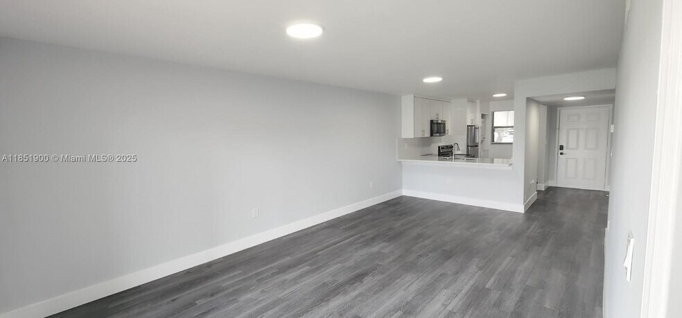 Building Photo - 9830 Nob Hill Ln