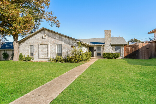 Primary Photo - 4 Bedroom Home in Dallas, TX