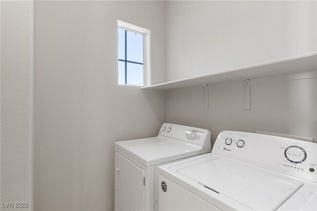 Building Photo - 10544 Lessona St