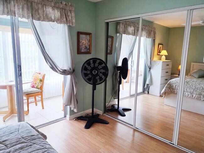 Building Photo - 39 Harwood B