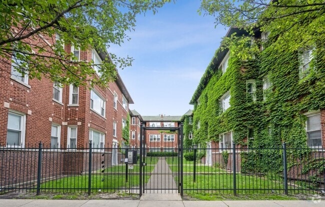 Building Photo - 4650 N Saint Louis Ave