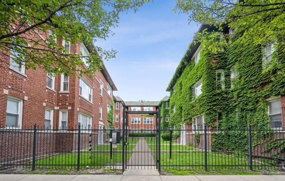 Primary Photo - 4650 N Saint Louis Ave