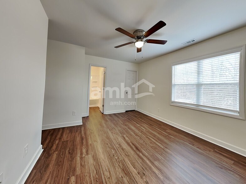 Building Photo - 581 Lakeside Valley Dr