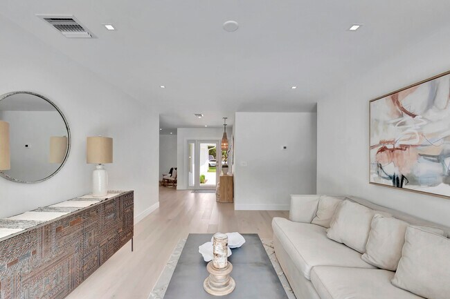 Building Photo - 530 NW 14th St