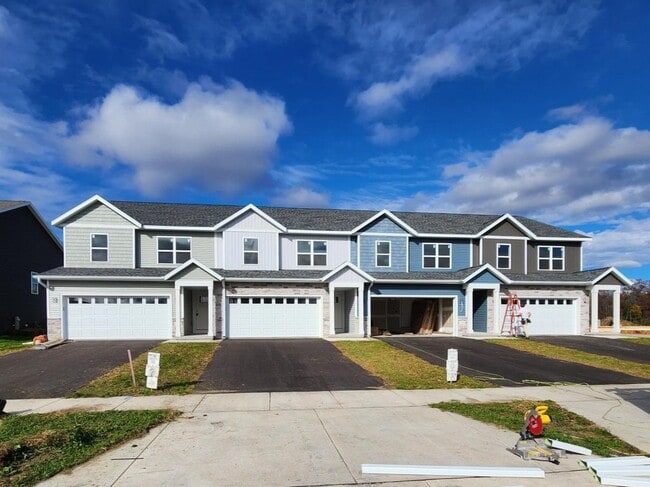 Building Photo - 3402 Green Pastures Ln