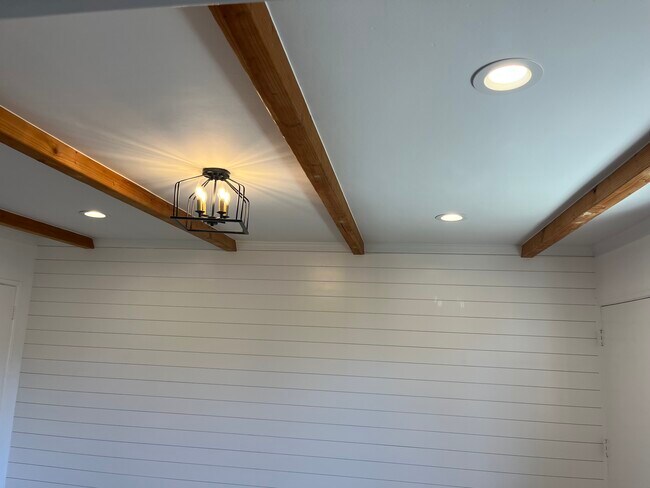 Building Photo - 1023-1031 Pico Blvd