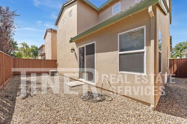 Building Photo - 3961 Martis St