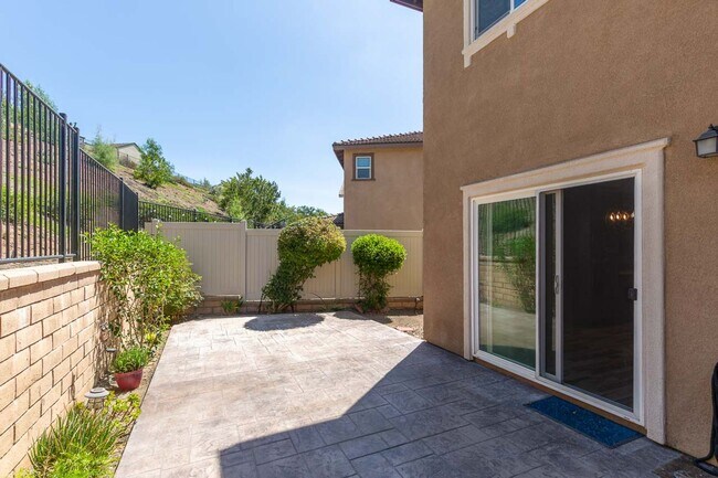Building Photo - 4 Bed, 3 Bath - Fallbrook Single Family Home