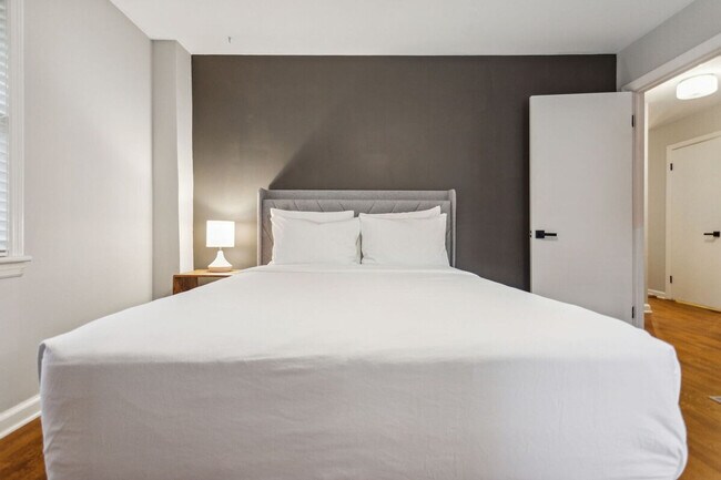 Building Photo - 425 Plantation Rd SW