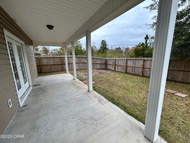 Building Photo - 810 E 24th St