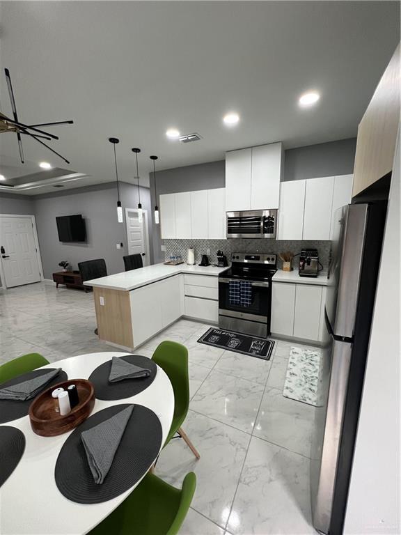 Building Photo - 15 E Iris Ave