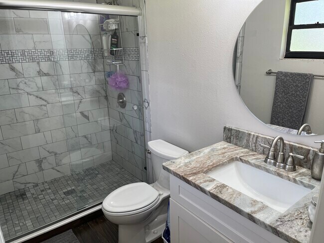 Building Photo - 2224 Magnolia Ave