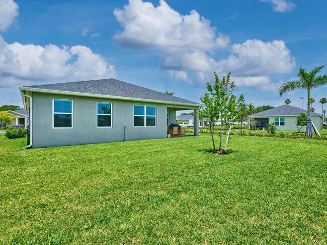 Building Photo - 8960 Dahlia Cir