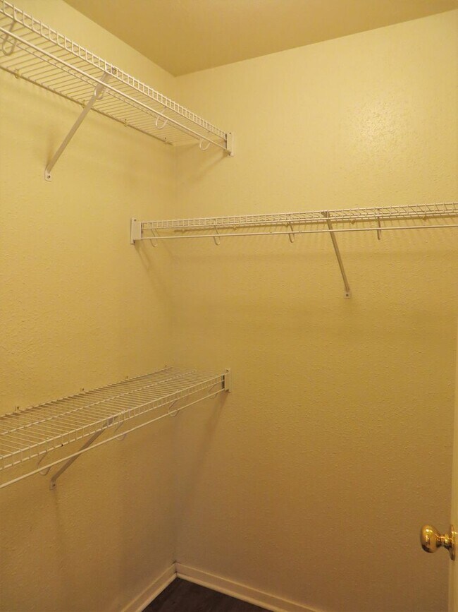 Building Photo - 2 Bedroom 2 Bathroom Unit In Georgetown