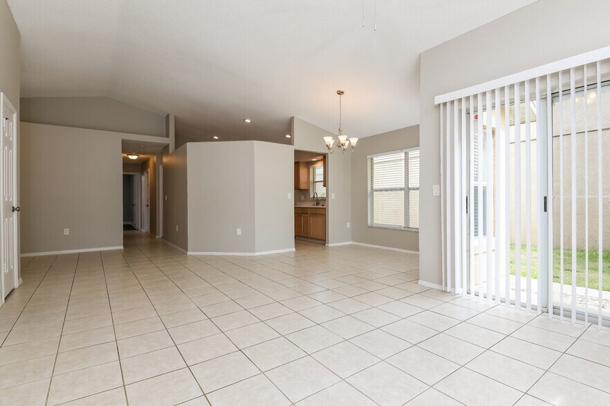 Building Photo - 2603 Spring Hill Dr