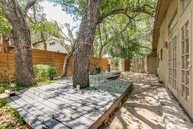 Building Photo - BEAUTIFUL 4-BEDROOM HOME IN ALAMO HEIGHTS